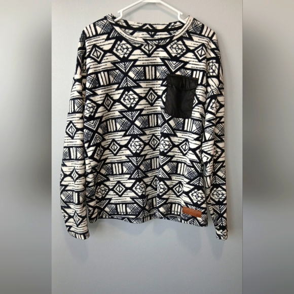 Kavu Jackets & Blazers - Kavu women's size Large black & white tribal print fleece pullover activewear